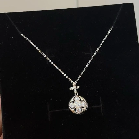 S925 Silver Bee Four-Leaf Clover Necklace, a light luxury and niche design for women S925 Silver Bee Four-Leaf Clover Necklace, a light luxury and niche design for women